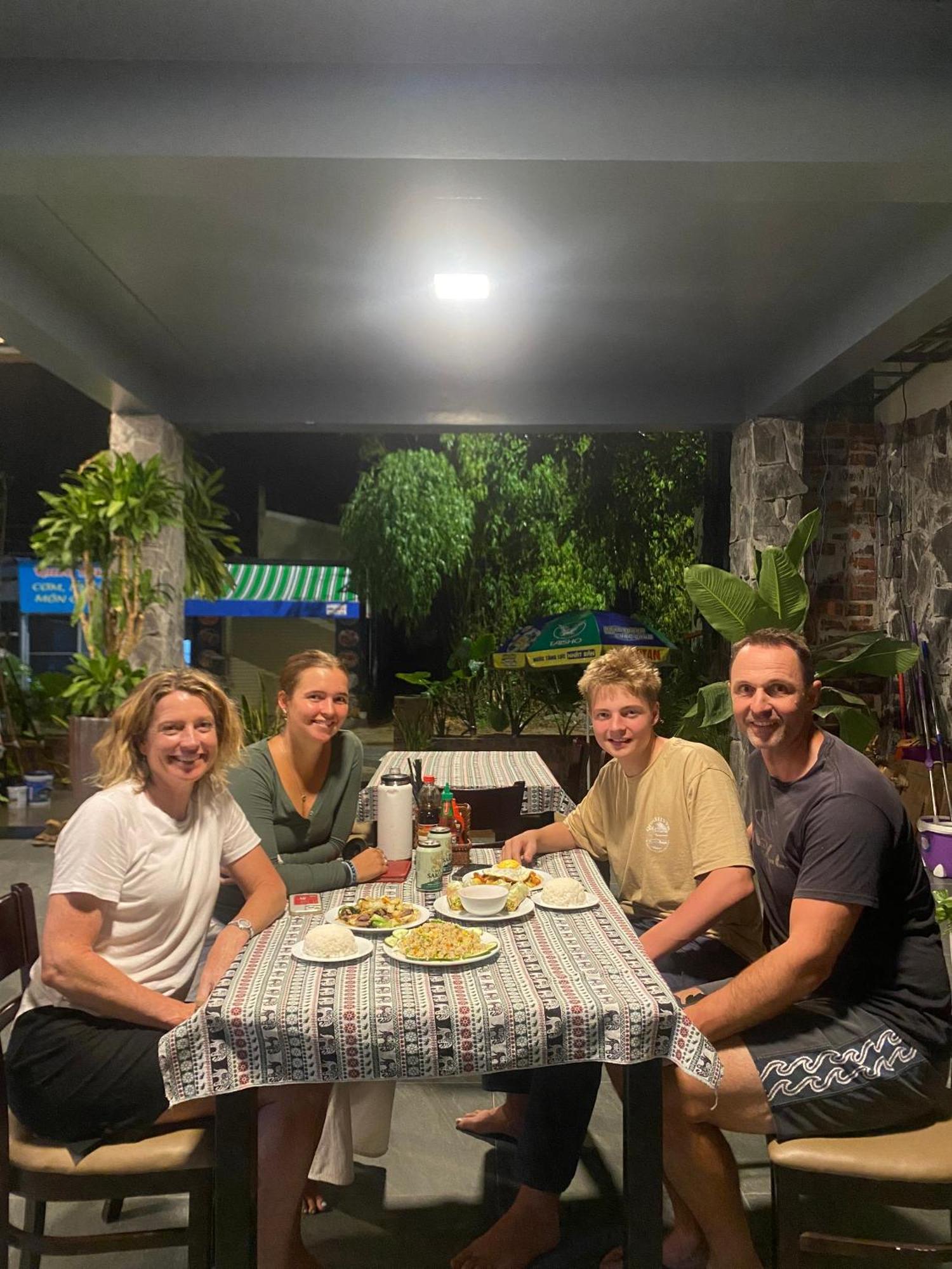 Tutu'S Homestay Phong Nha Esterno foto